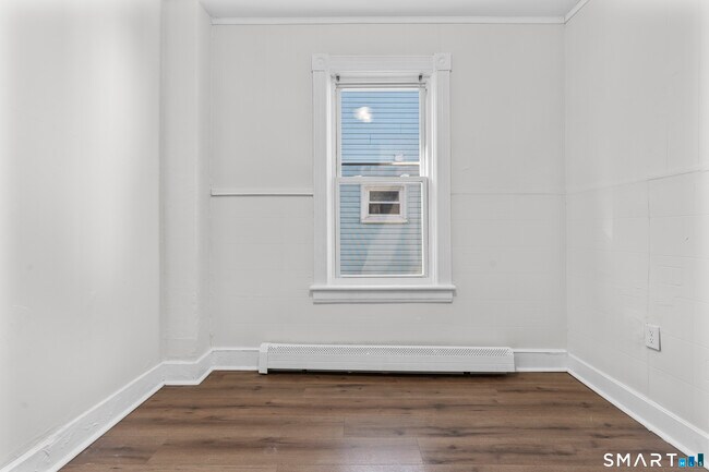 Building Photo - 394 Gregory St