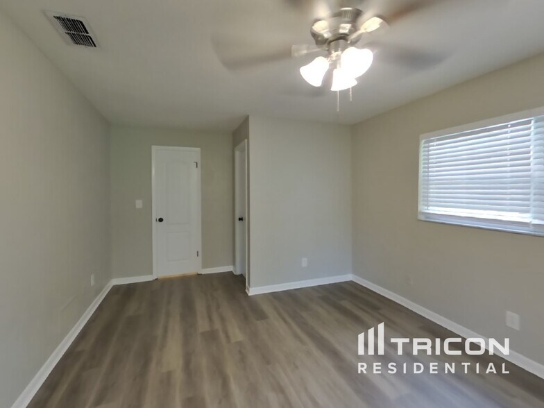 Building Photo - 361 Sagewood Dr