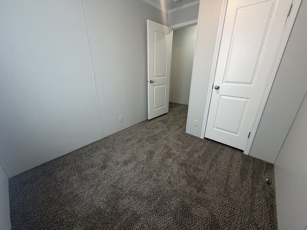 Building Photo - 38060 Leverette Ave