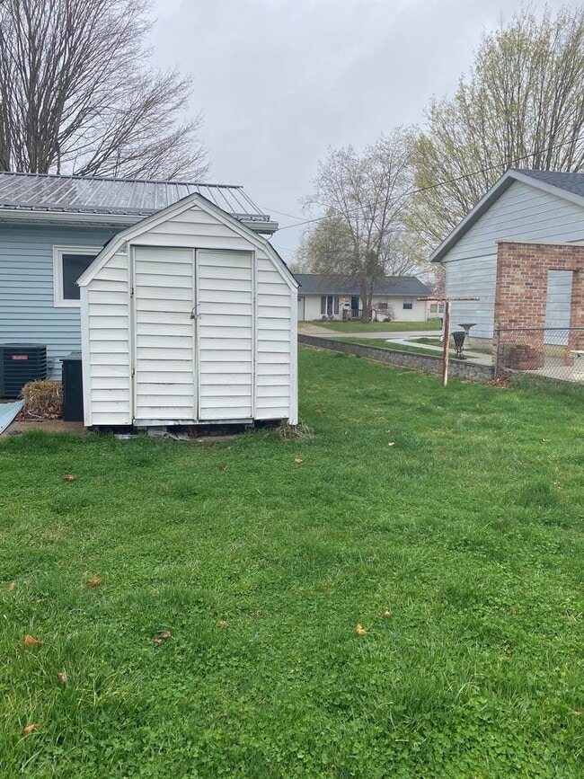 Building Photo - 3 Bedroom Home