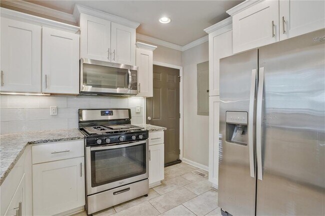Building Photo - 1834 Ridgeland Dr