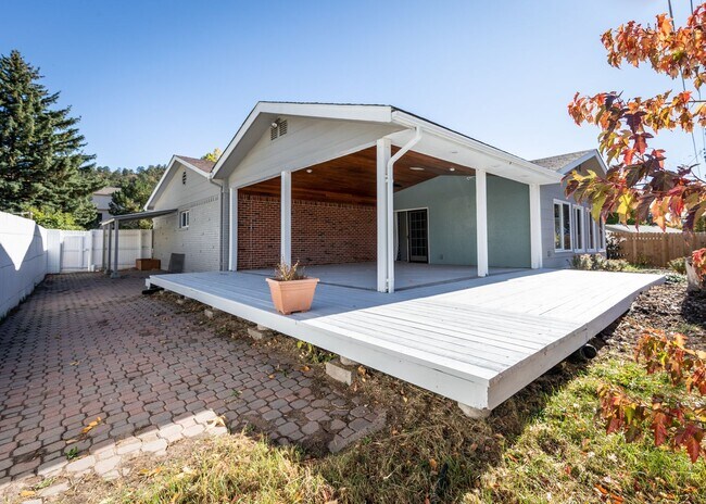 Building Photo - Cozy Home Centrally located Colorado Sprin...