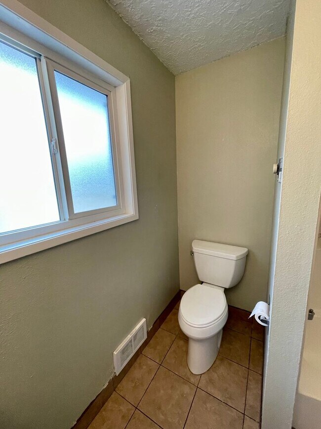 Building Photo - 1201-1203 Zeta Ct