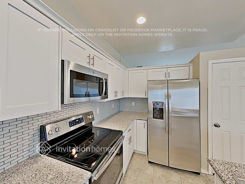 Building Photo - 13779 W Maui Ln