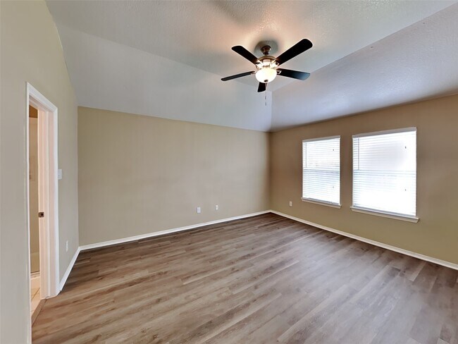 Building Photo - 719 Chase View Dr
