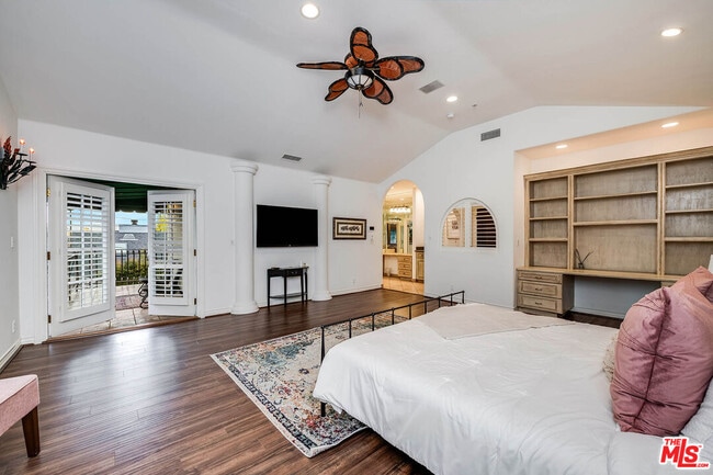 Building Photo - 4063 Benedict Canyon Dr