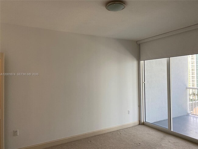 Building Photo - 170 SE 14th St