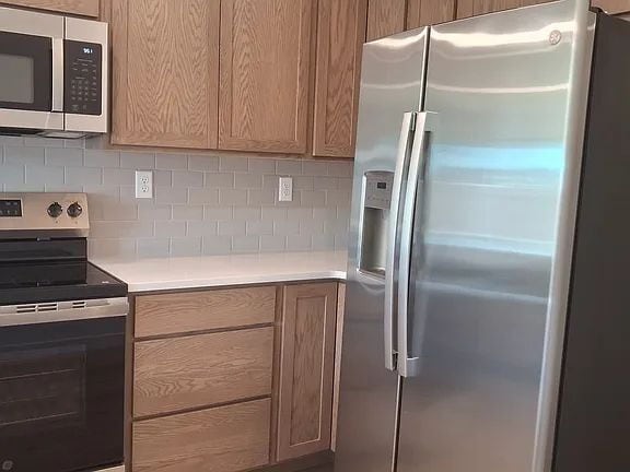 Building Photo - "Charming 3-Bed, 2-Bath Retreat in OR with Cozy 1058 Sq Ft of Comfort!"