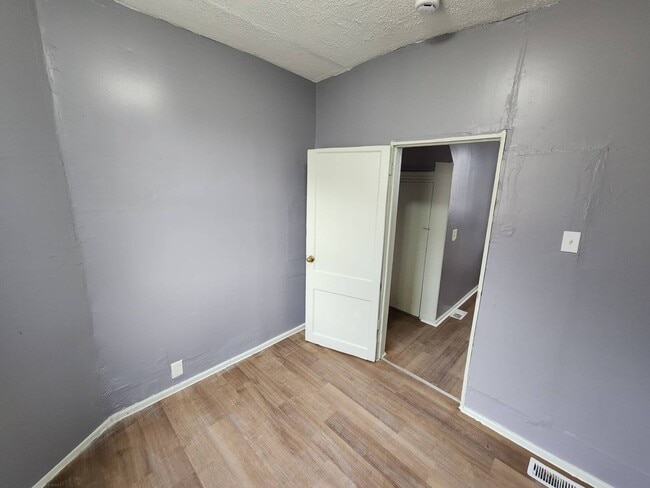 Building Photo - 521 W 14th St