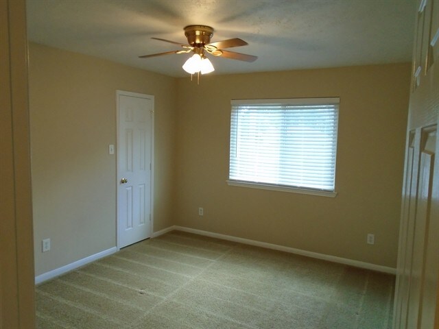 Building Photo - 26887 Castlecliff Ln