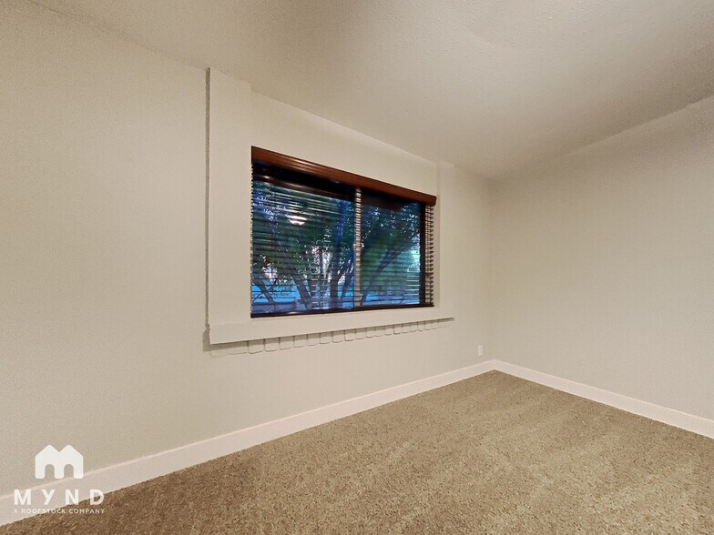 Building Photo - 8243 E Thomas Rd