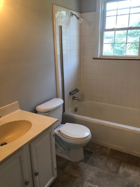 Building Photo - 1003 Silver Ave