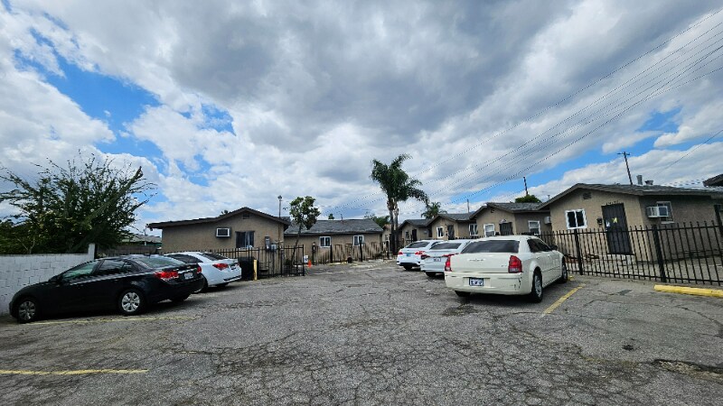 Building Photo - 13453 1/4 Filmore St