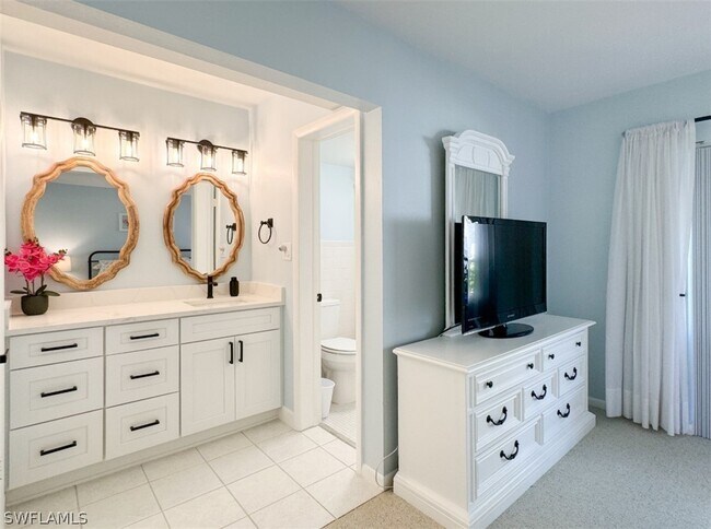 Building Photo - 788 Park Shore Dr