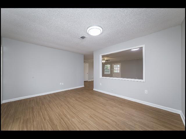 Building Photo - 143 Oaklawn Dr