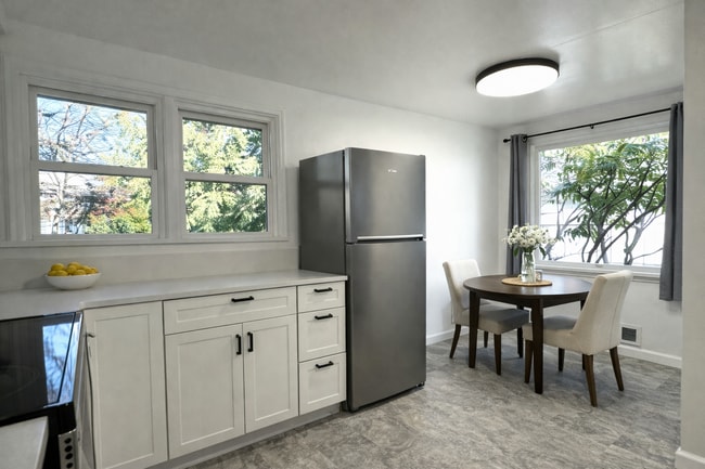 Building Photo - 16748 Linden Ave N