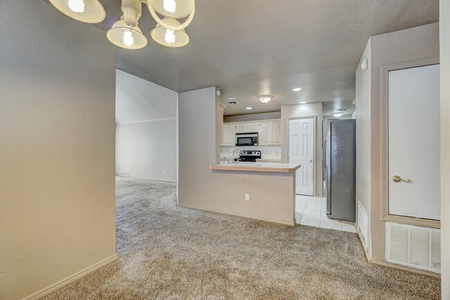 Building Photo - 2733 Tealwood Dr