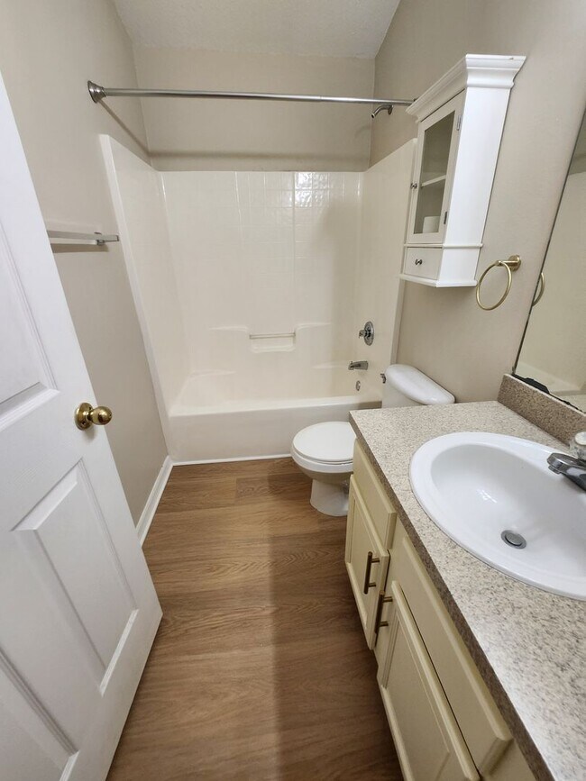 Building Photo - 4 BEDRROM HOME IN DESIRABLE AREA IN WEST MELBOURNE