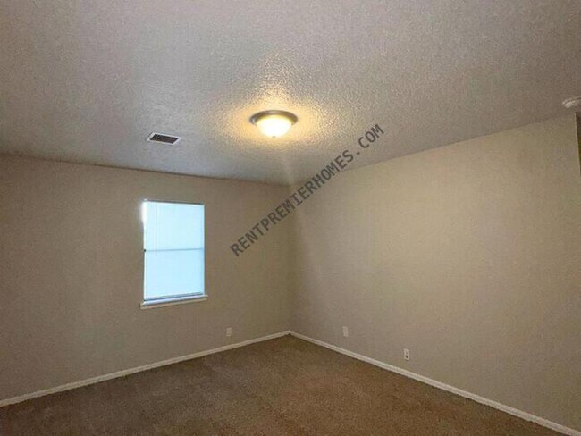 Building Photo - 200 Lochwood Cir