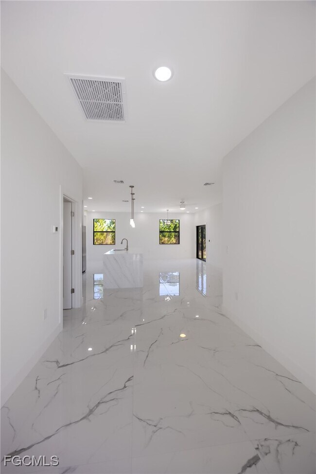 Building Photo - 849 Dowd Ave