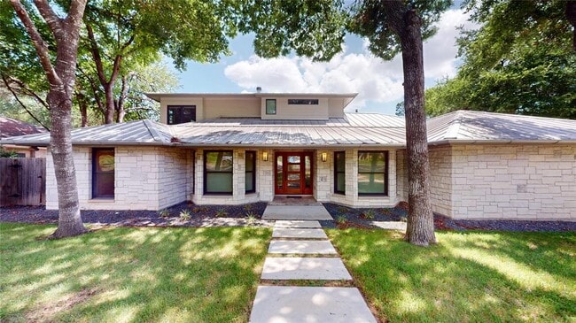 Primary Photo - 3102 Foxfire Dr
