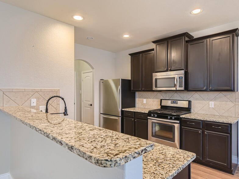 Building Photo - 1533 Treeta Trl