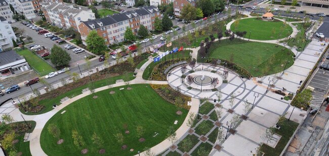 Building Photo - 236 Warren St