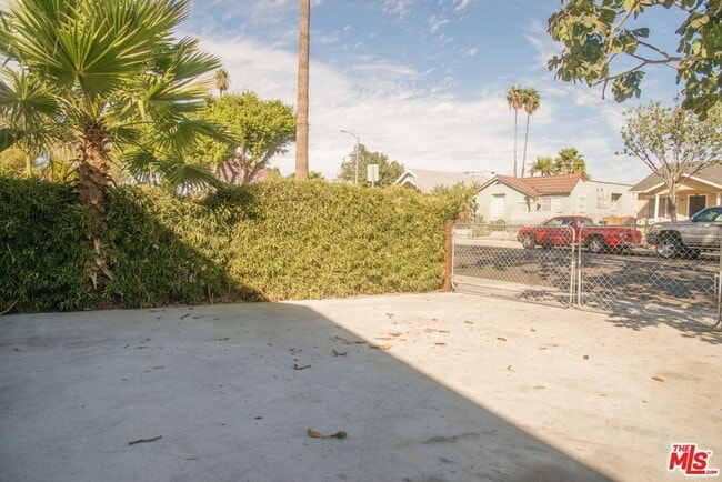 Building Photo - 3659 6th Ave