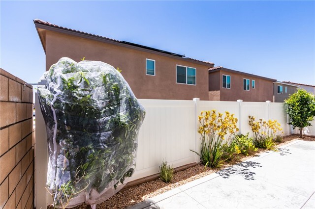 Building Photo - 36469 Shine Dr