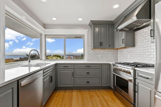 Building Photo - Gorgeous West Seattle Mid-Century Modern w...