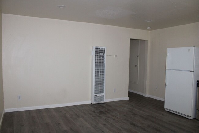 Building Photo - 527 Vaqueros Ave