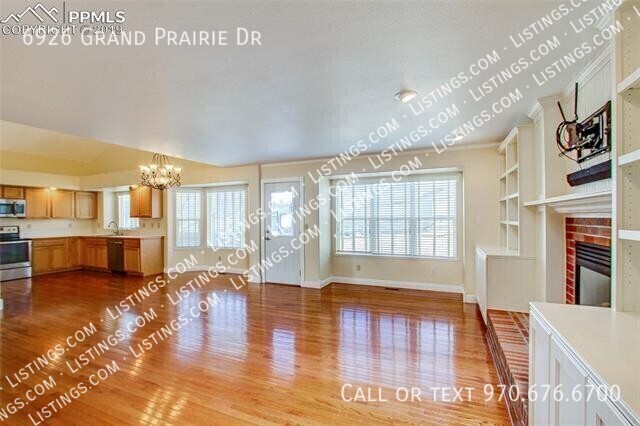 Building Photo - 6926 Grand Prairie Dr