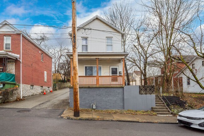 Building Photo - Stunning 2 bedroom home in Homestead available September 1!