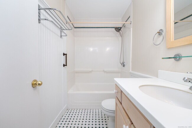 Building Photo - 16 Springdale Rd