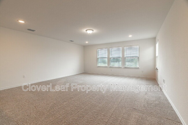 Building Photo - 302 Colonial Blf