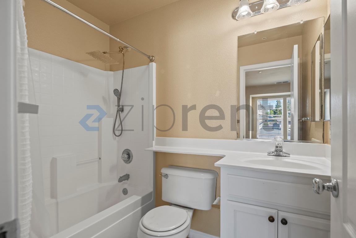 Building Photo - 20 Ashford Pl