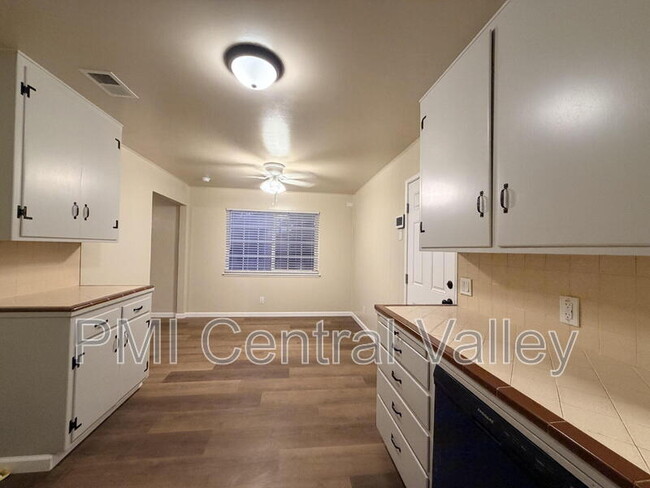 Building Photo - 1280 Dodd Ct