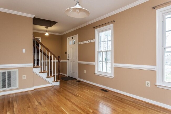 Building Photo - Beautiful 3 Bedroom, 2 Bathroom Home in Chesterfield ***Available Early-Mid June 2026***