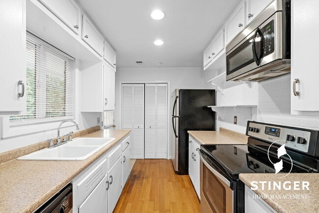 Building Photo - 401 Fraser Dr