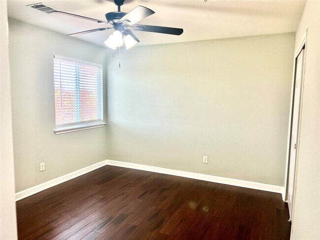 Building Photo - 10516 Dunham Forest Rd