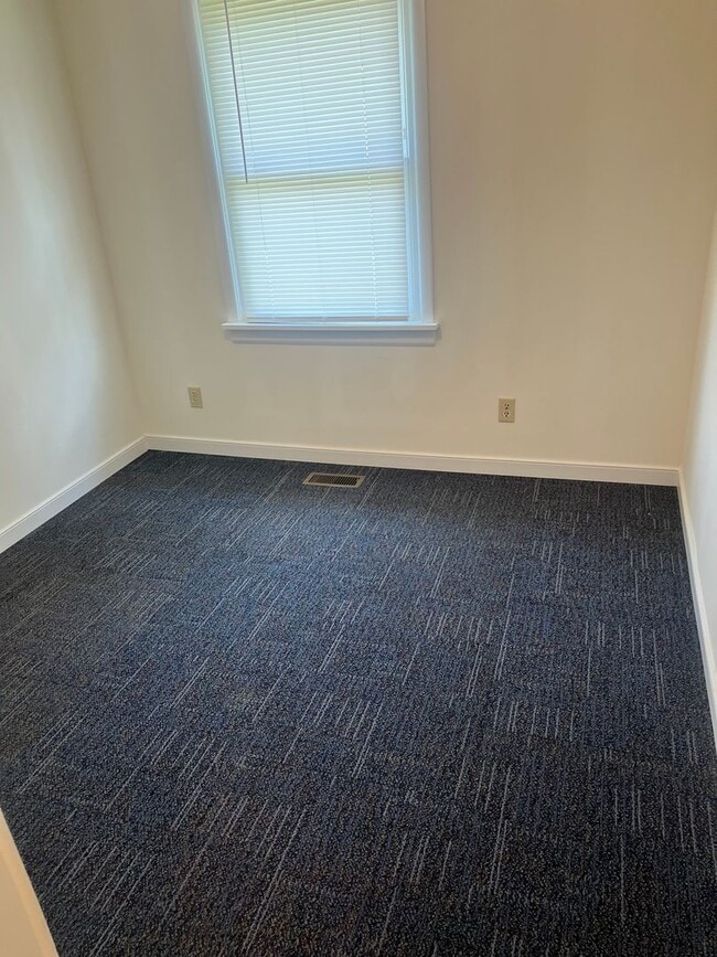 Building Photo - 9442 Shiloh Dr
