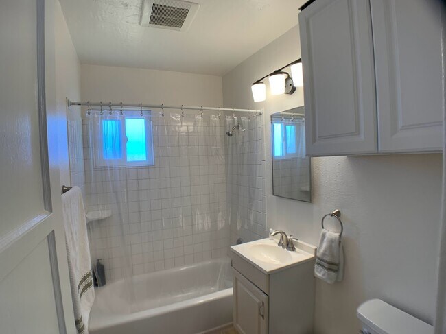 Building Photo - 4788 W Mountain View Dr