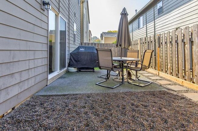 Building Photo - Great four bedroom home in Beaverton!