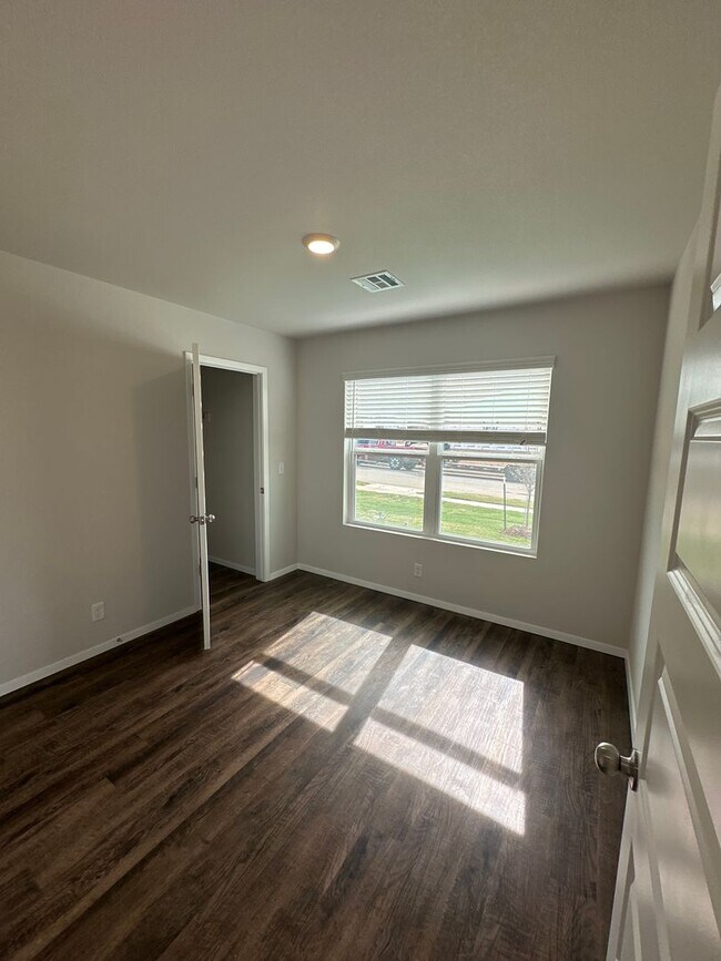 Building Photo - Now Pre-Leasing! Your Next 4-Bedroom, 2-Bath Home in Broken Arrow Awaits!