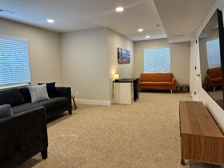 Building Photo - 10592 Pearlwood Cir