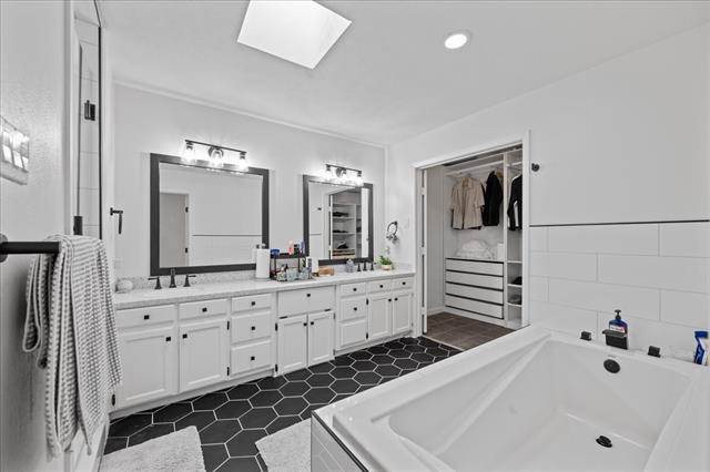 Building Photo - 3925 Greenhills Ct