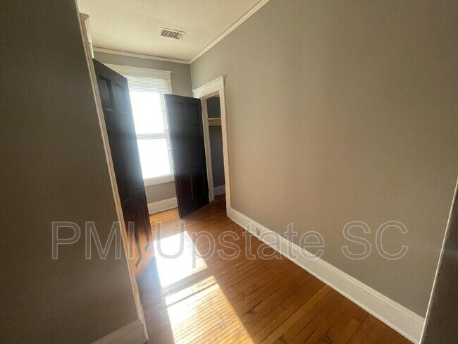 Building Photo - 181 N Fairview Ave