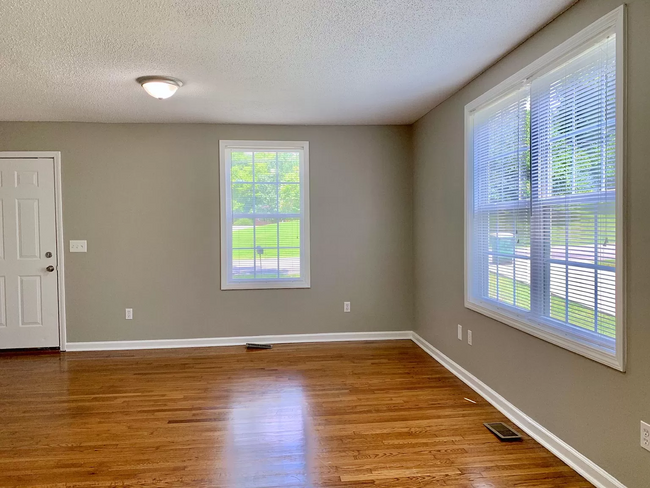 Building Photo - Cozy 2-Bedroom Home with Spacious Yard?Pet...