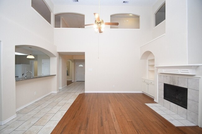 Building Photo - 10430 Sanibel Falls Ct