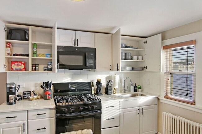 Building Photo - 3446 N Ozark Ave